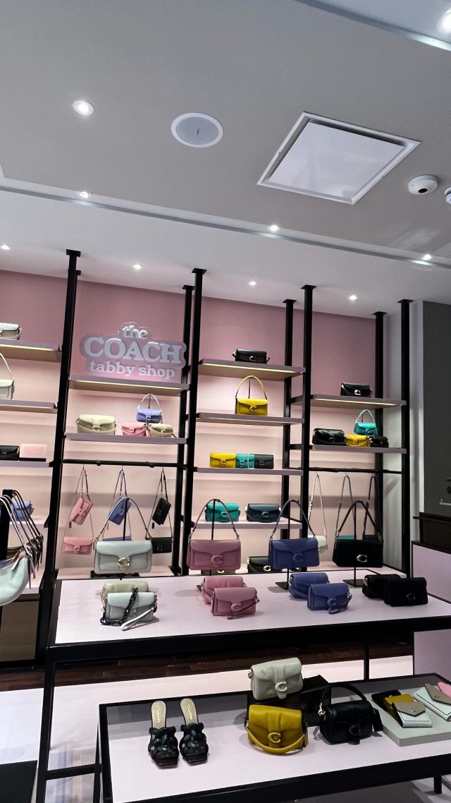 There’s a Tabby for everyone (and every side of you)👀✨

The beautiful County Arcade Coach store has had a PINK makeover to celebrate the iconic Tabby silhouettes 💗 

The collection has over 40+ styles to choose from, with a selection of signature silhouettes from shoulder to jelly bags. 

Discover your style, 📍28-30 County Arcade