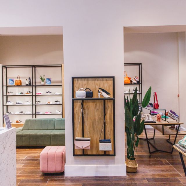 Yorkshire's Own ✨

At Victoria Leeds, we're lucky to have a whole host of Yorkshire own brands! We're going to be celebrating each of them weekly. Next up we have... @modainpelle 👇

Moda in Pelle have been crafting beautiful shoes for over 40 years, starting out here in the heart of Yorkshire! First opening it's doors in 1975 on Bond Street, over 40 year's later, Moda's head office and ten boutique stores are located in Yorkshire, and dozens more up and down the Country. We were thrilled to welcome Moda's brand new flagship concept to Victoria Leeds last month 🎊

📍Find your perfect pair at NO3 Victoria Quarter.