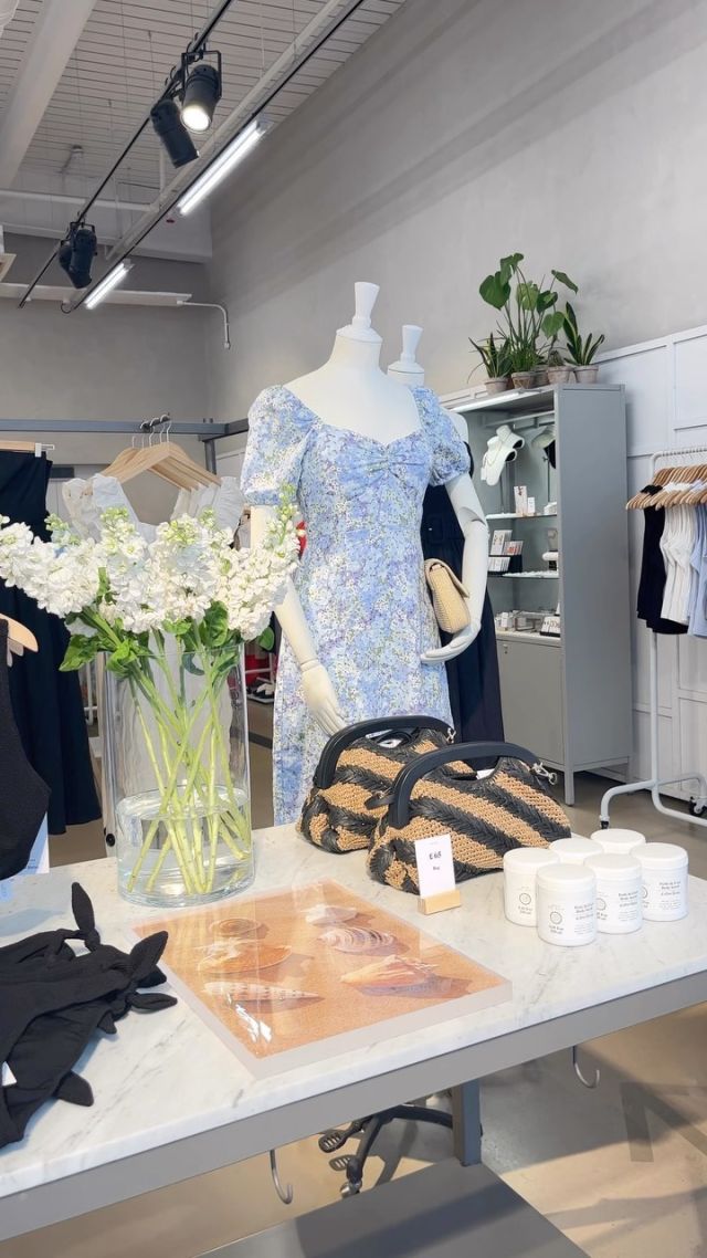 Introducing A Countryside Summer Party by @andotherstories 🎀

Discover seasonal statement styles that push fashion forward this spring. Think flowy dresses, breezy blouses and accessories perfect for spring afternoons ✨

📍Victoria Gate