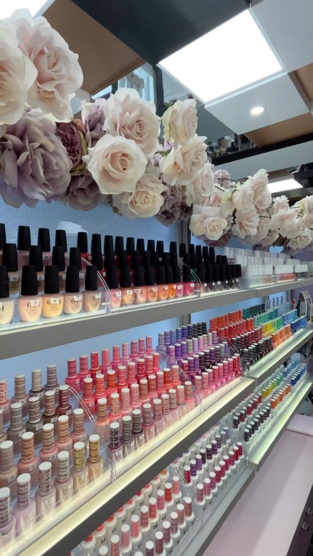The most Instagramable nail salon has arrived in @harveynichols_leeds 🎀💅🏾

From nail art to classic manicures Nail’d it is the ultimate destination for an over due pamper session 🧖🏼‍♀️

📍 Harvey Nichols